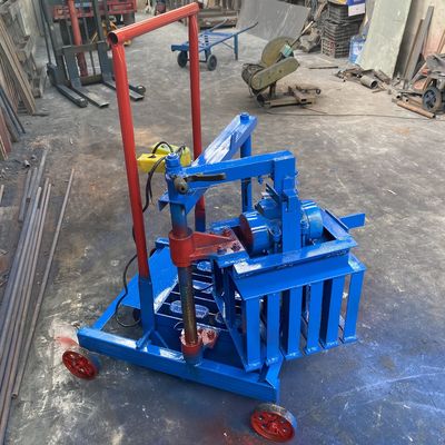 45s 鋳造サイクル 建設工事用の小さな移動式レンガ製造機
