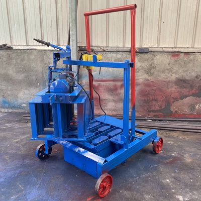 操作しやすいコンクリートブロックを作る機械