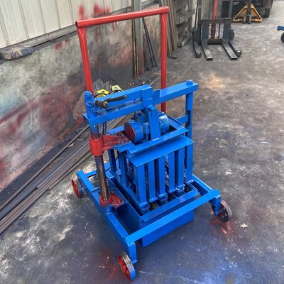 操作しやすいコンクリートブロックを作る機械