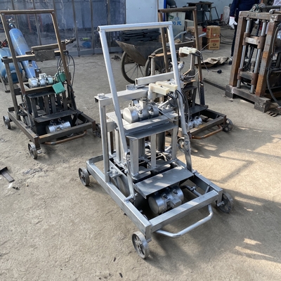 5000*1650*2200mmのレンガ生産ラインのための軽量インターロックレンガ製造機械