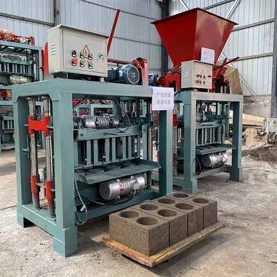 自律空洞レンガ製造機 家庭用コンクリートブロック製造作業