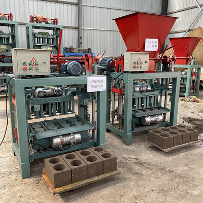 自律空洞レンガ製造機 家庭用コンクリートブロック製造作業