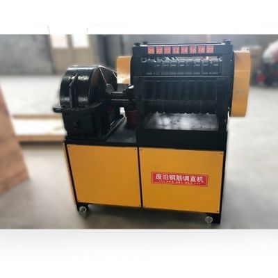 形が変形したスクラップ鋼板を直す棒直し機