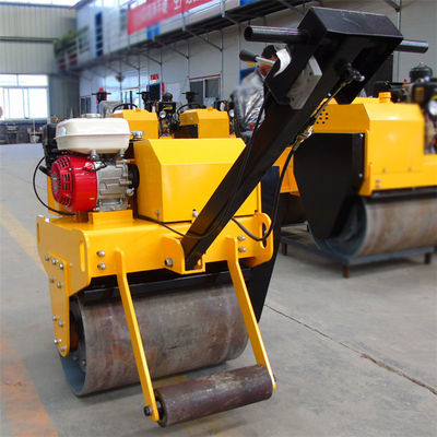 圧縮用の3トンの振動式ロードローラー 60L 水タンク容量 0-4km/h 移動速度